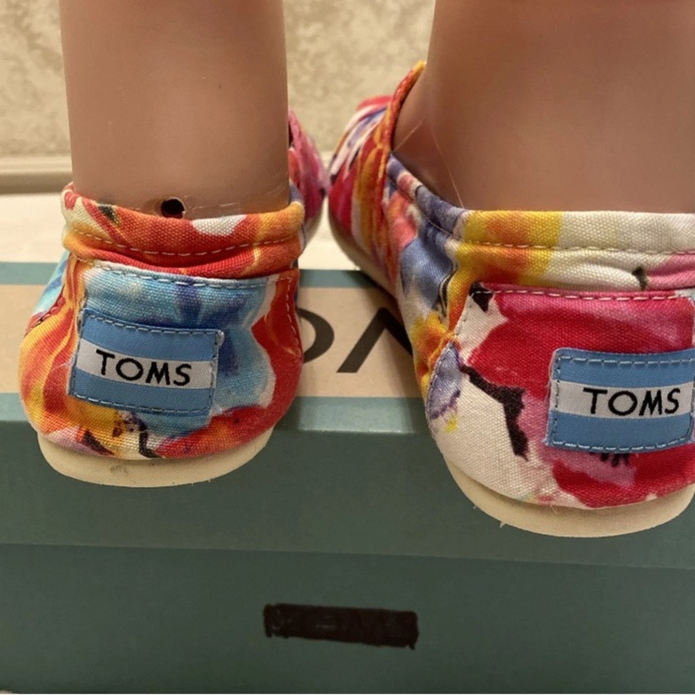 TOMS Women's Vibrant Floral Slip-On Flats - Picture 7 of 13